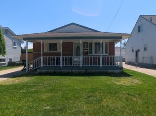 28449 Cambridge St, Garden City, MI 48135