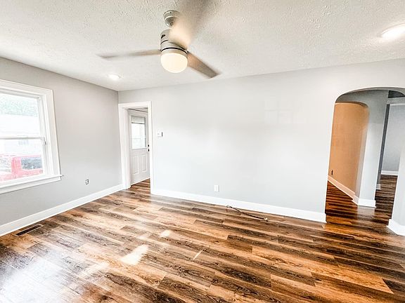 4th image of 212 Peachtree St