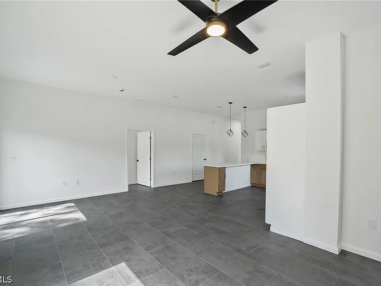 601 Hawthorne Ave S — Photo 15