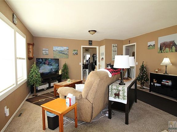 3rd image of 1002 N Crow Ave