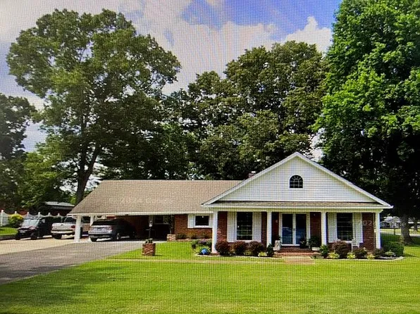 216 E Main St, Gleason, TN 38229