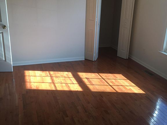 5th image of 224 Ivanhoe Ct