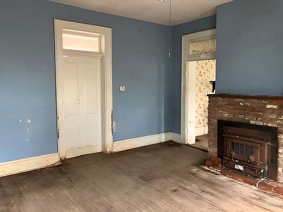 3rd image of 208 Main St