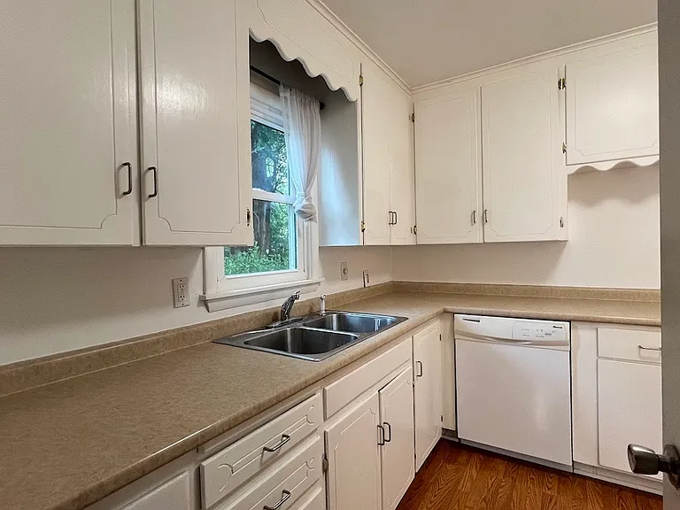 1621 S Ash Pl — Photo 6