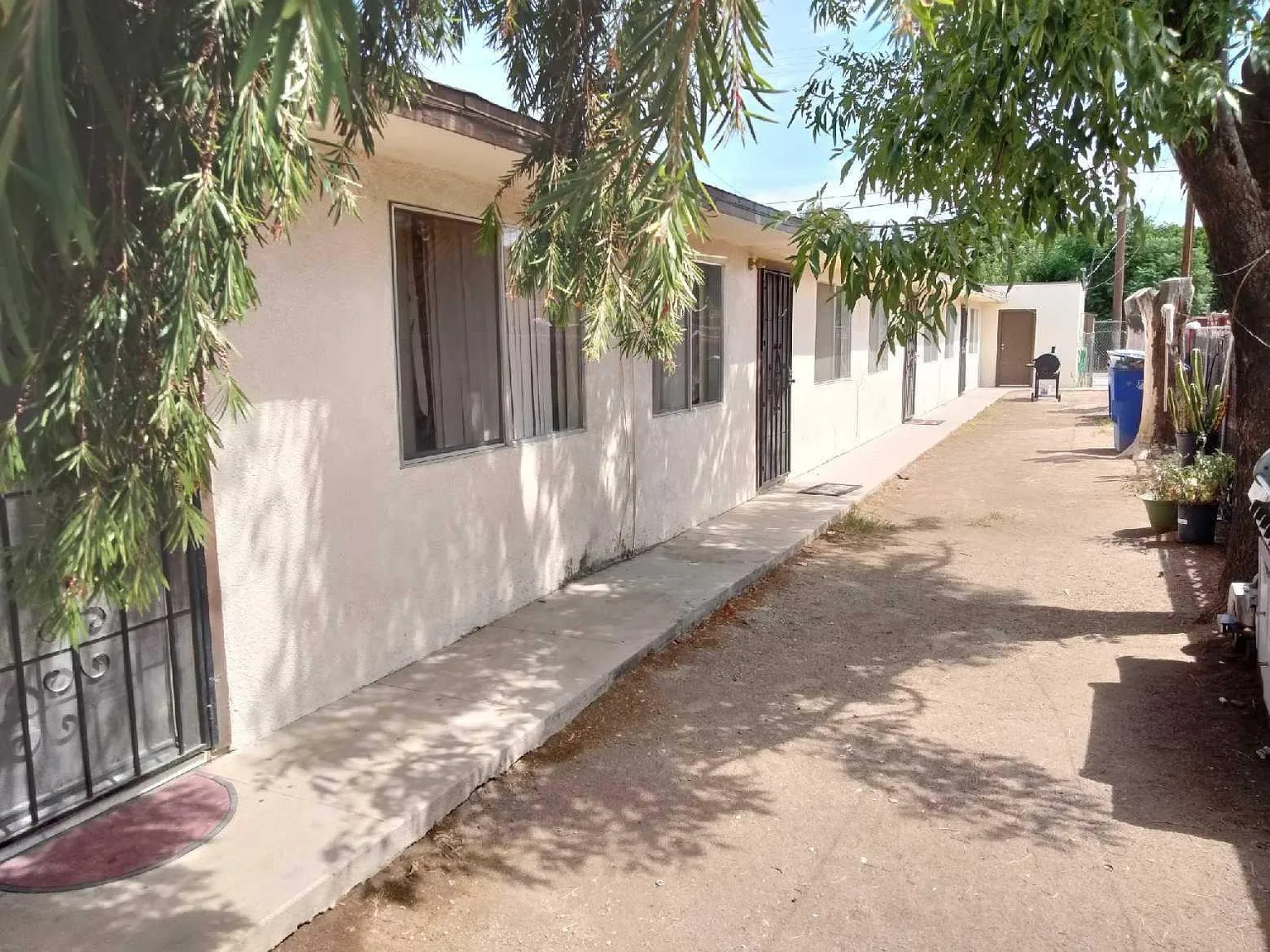 2 bed, 700 sqft, $900 — Photo 2