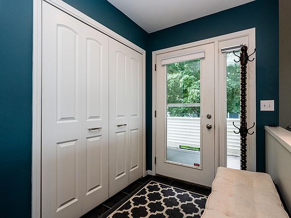 3rd image of 1810 Lakeshore Dr #7