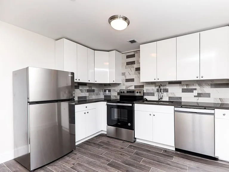 1533 E 19th St #501 — Photo 7