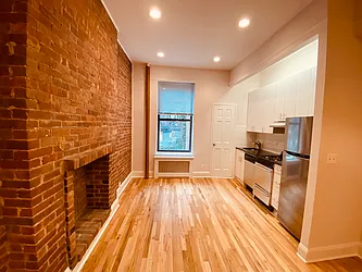 Rented by Metropolis Real Estate of Manhattan