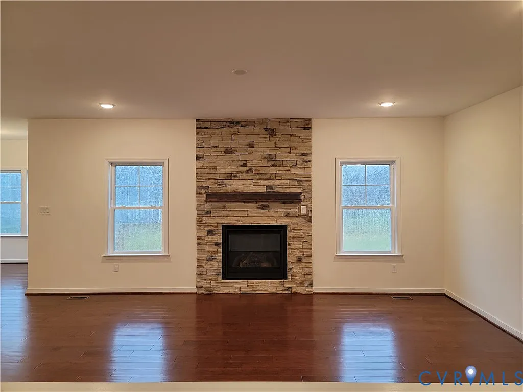 3 bed, 2.5 bath, 2589 sqft, $2,899 — Photo 3
