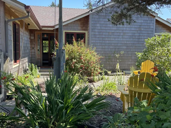 251 S Cottage Ave, Gearhart, OR 97138