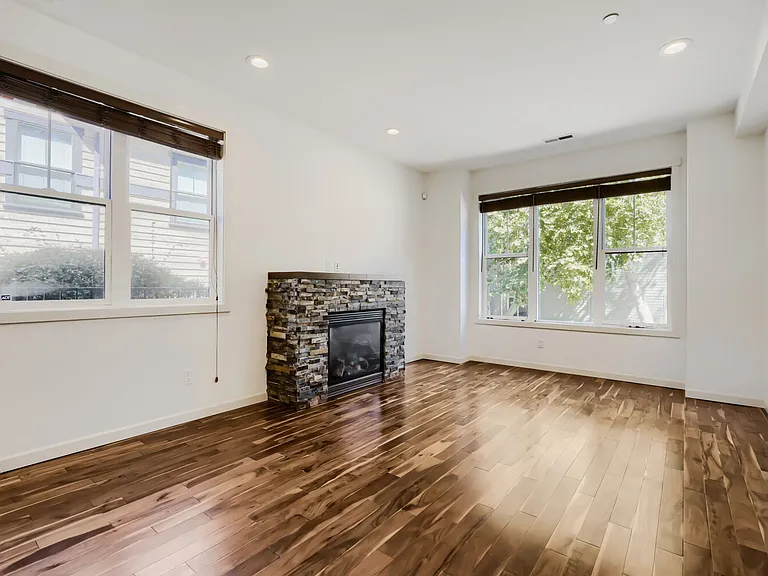 303 Bellevue Way SE — Photo 5