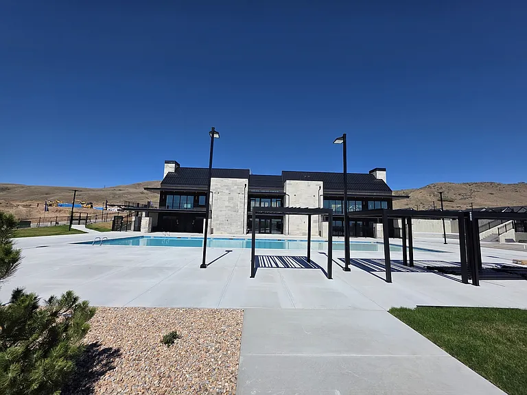 172 E Glencoe Dr — Photo 29