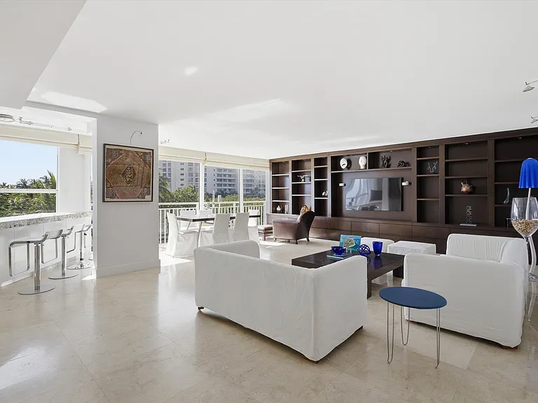 613 Ocean Dr #5D — Photo 2