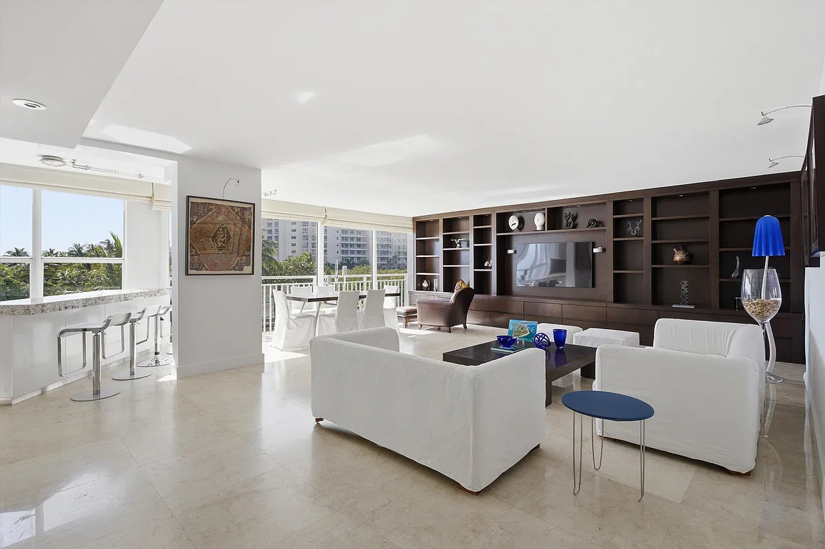 Building Photo - 613 Ocean Dr #5D
