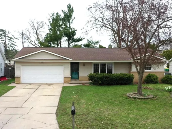 3039 Greenview Dr, Green Bay, WI 54311
