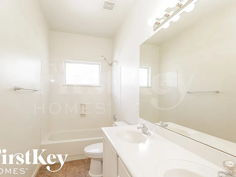 17363 W Elaine Dr — Photo 13