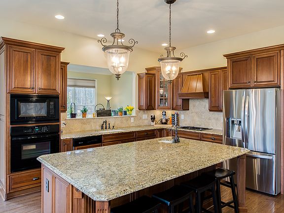 5th image of 5034 Rosalind Ln