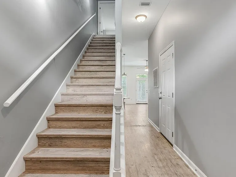 7228 Quail Hollow Dr — Photo 2