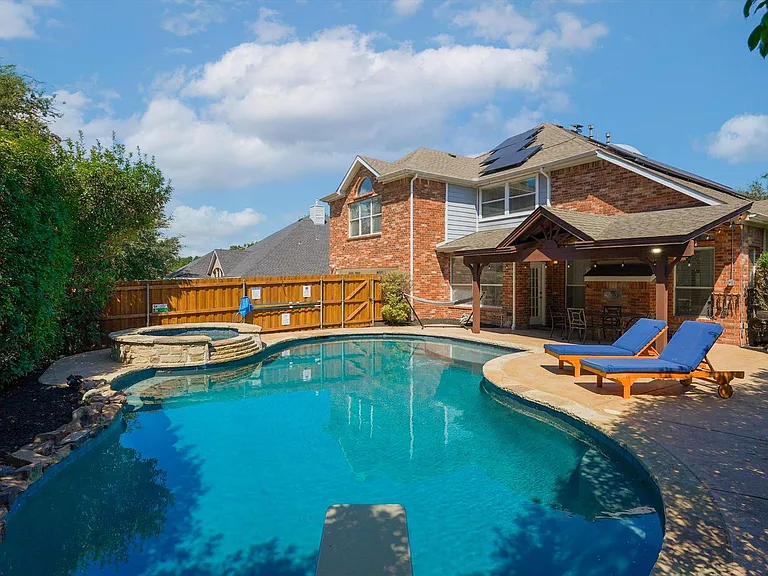 2410 Shorewood Ct — Photo 45