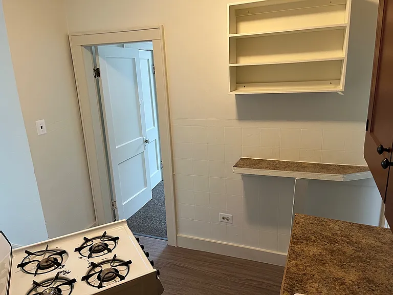 301 Pine St #11 — Photo 9