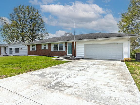 3rd image of 302 Robin Rd