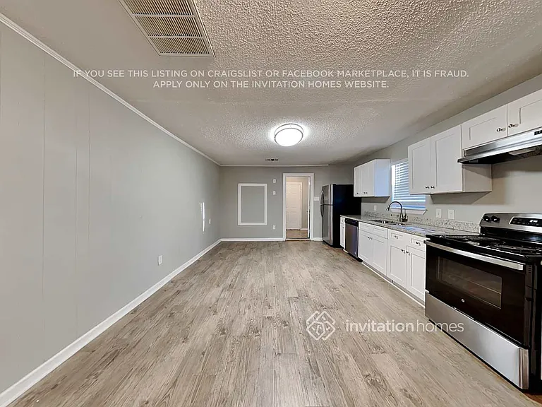 905 E Crockett St — Photo 5