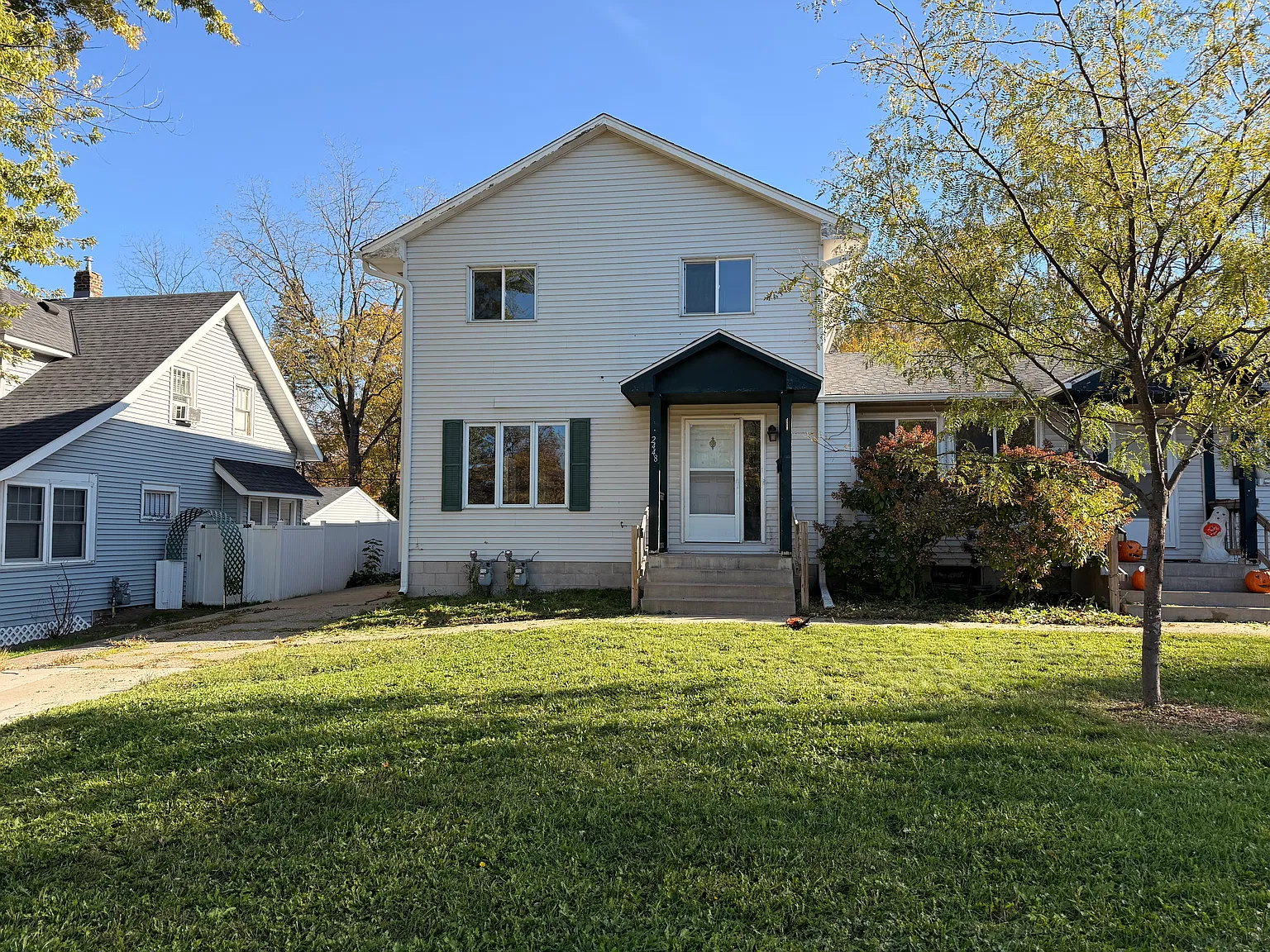 3 bed, $2,295 — Photo 2