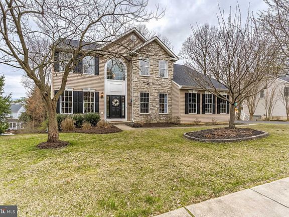 2nd image of 1409 Forest Glen Ct