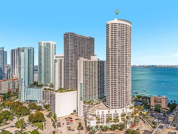 3rd image of 1750 N Bayshore Dr APT 1407