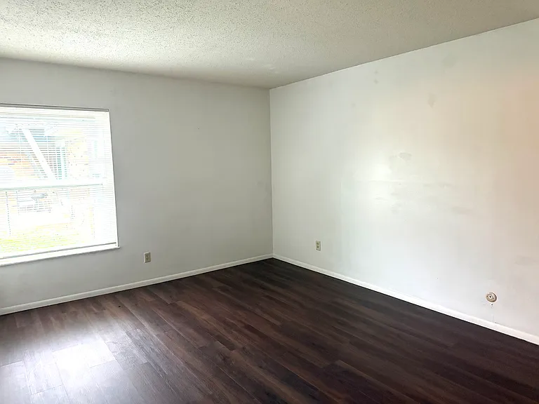 9814 Greenery Ln #D — Photo 8