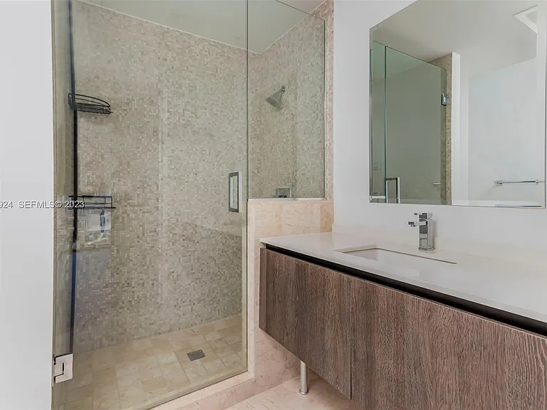 68 SE 6th St #1311 — Photo 7