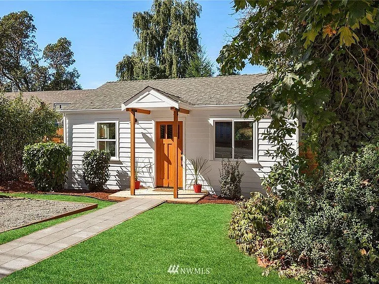 10613 28th Ave SW — Photo 1