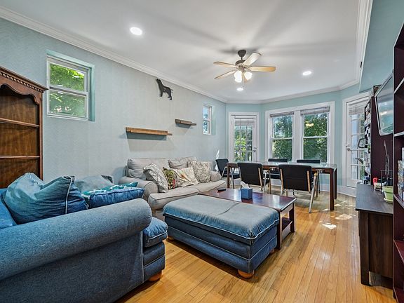 5th image of 2303 W Winona St #1E