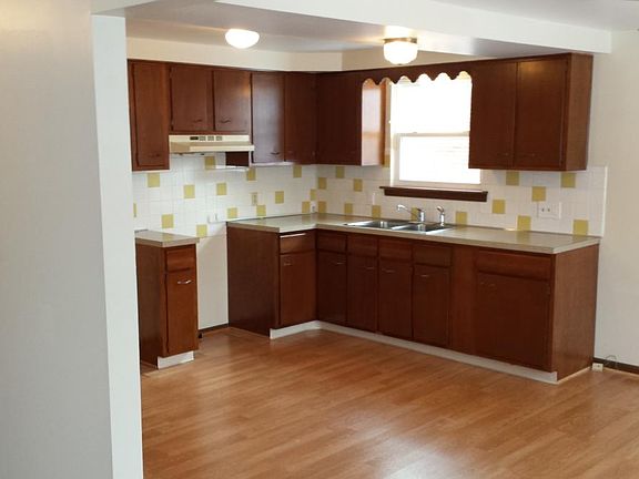4th image of 21 Strasbourg Dr