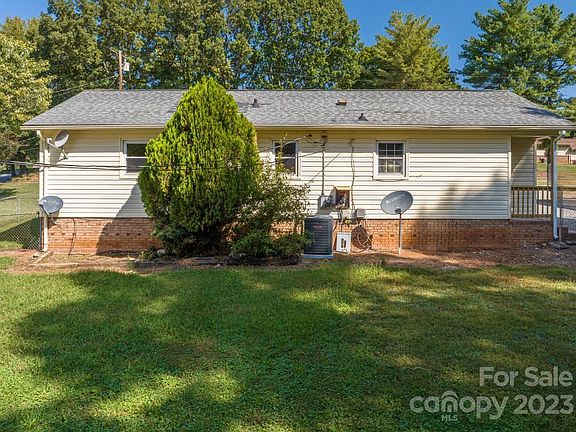 2nd image of 804 S Laurel St