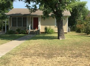 510 E Oak St, Uvalde, TX 78801