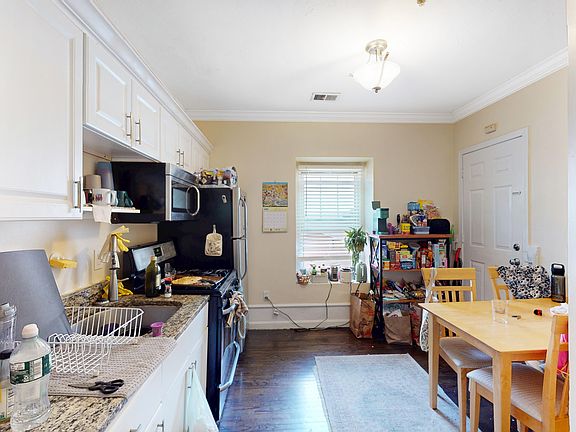2nd image of 712 Shawmut Ave #9