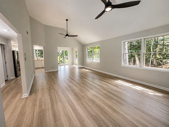3rd image of 15 Summer Cir