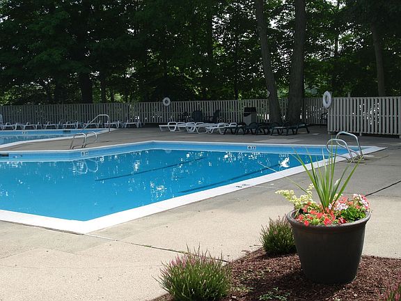 Keep Kool in the Beautiful Well Maintained Pool