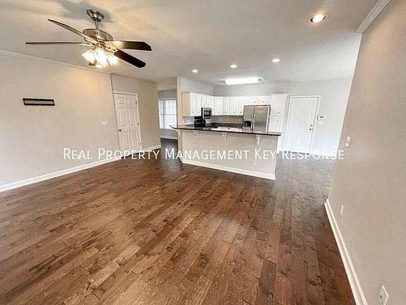 3rd image of 124 Summerlin Dr