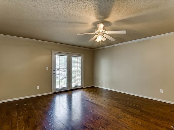 4th image of 120 15th St E APT 913