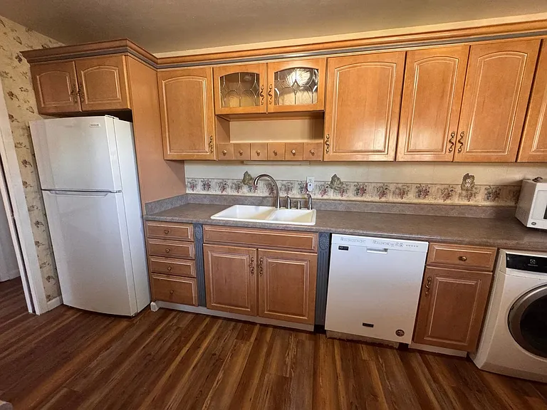 1205 Saint St NE — Photo 2