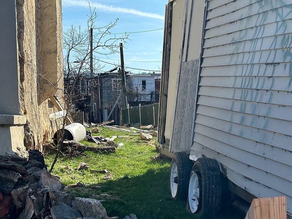 2nd image of 1314 W Erie Ave