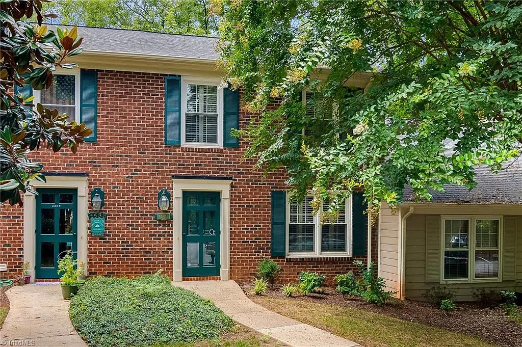 3 bed, 2.5 bath, 1200 sqft, $1,750 — Photo 1