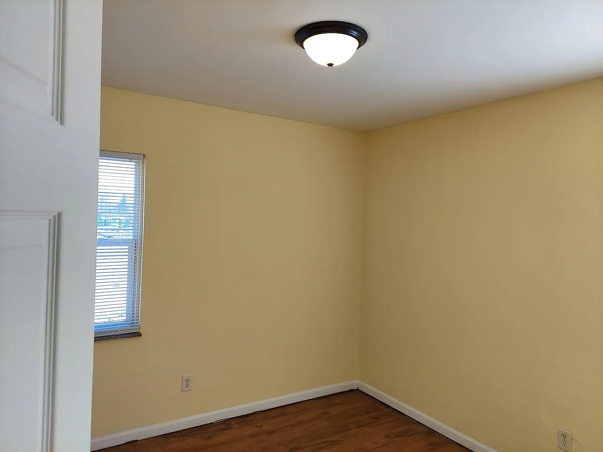 Building Photo - 853 E Hudson St #2