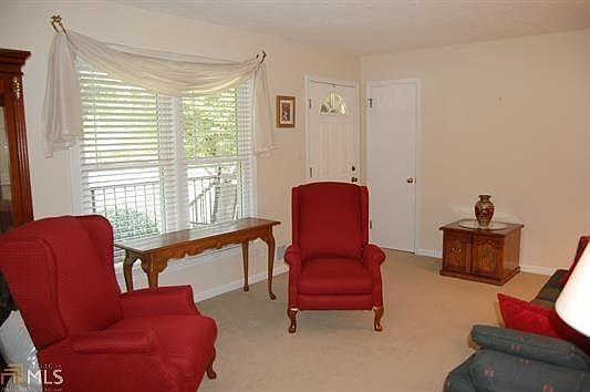 5th image of 2219 Myra Ln