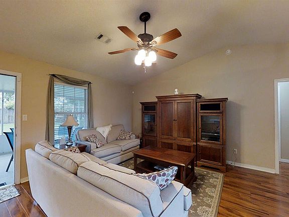 3rd image of 311 Twisted Oak Dr
