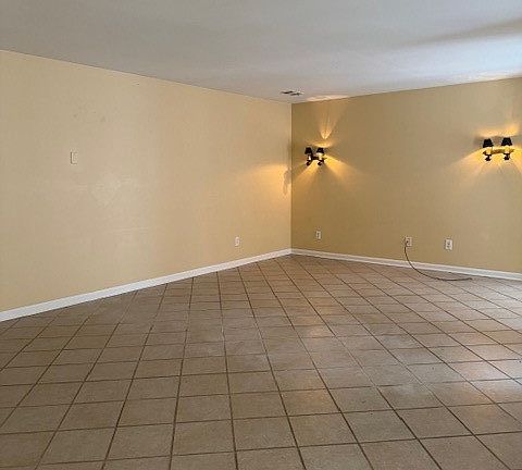 5th image of 6437 Chaprice Ln