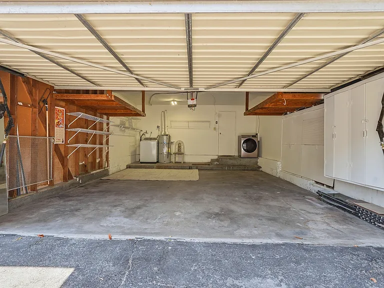 10432 Larwin Ave — Photo 22