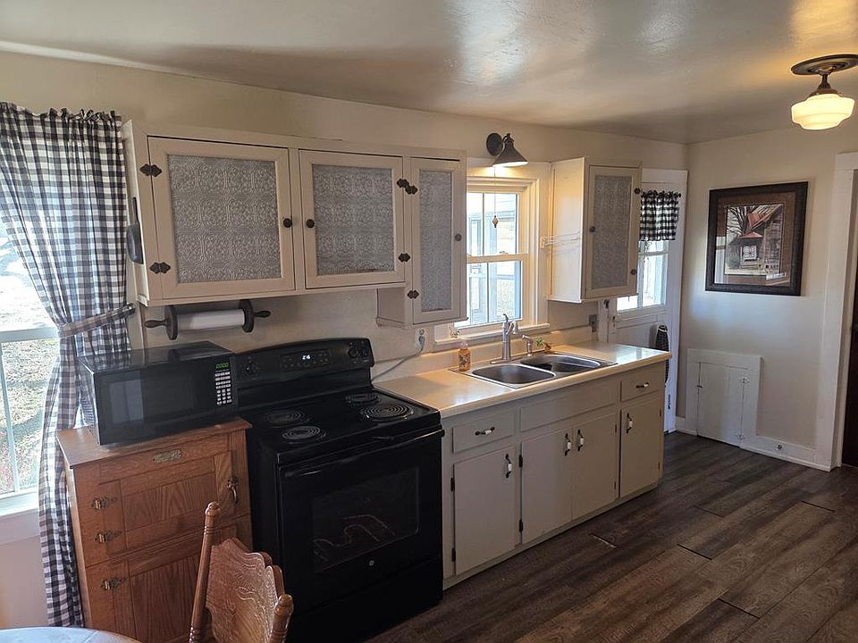 10th image of 109 Parsonage Ave